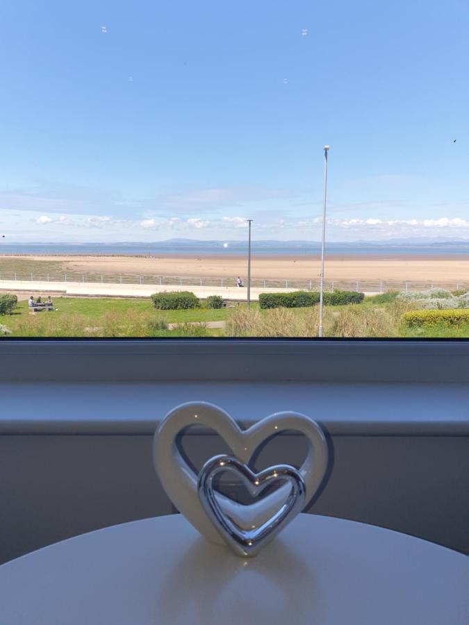 Hotel Balmoral à Morecambe Extérieur photo