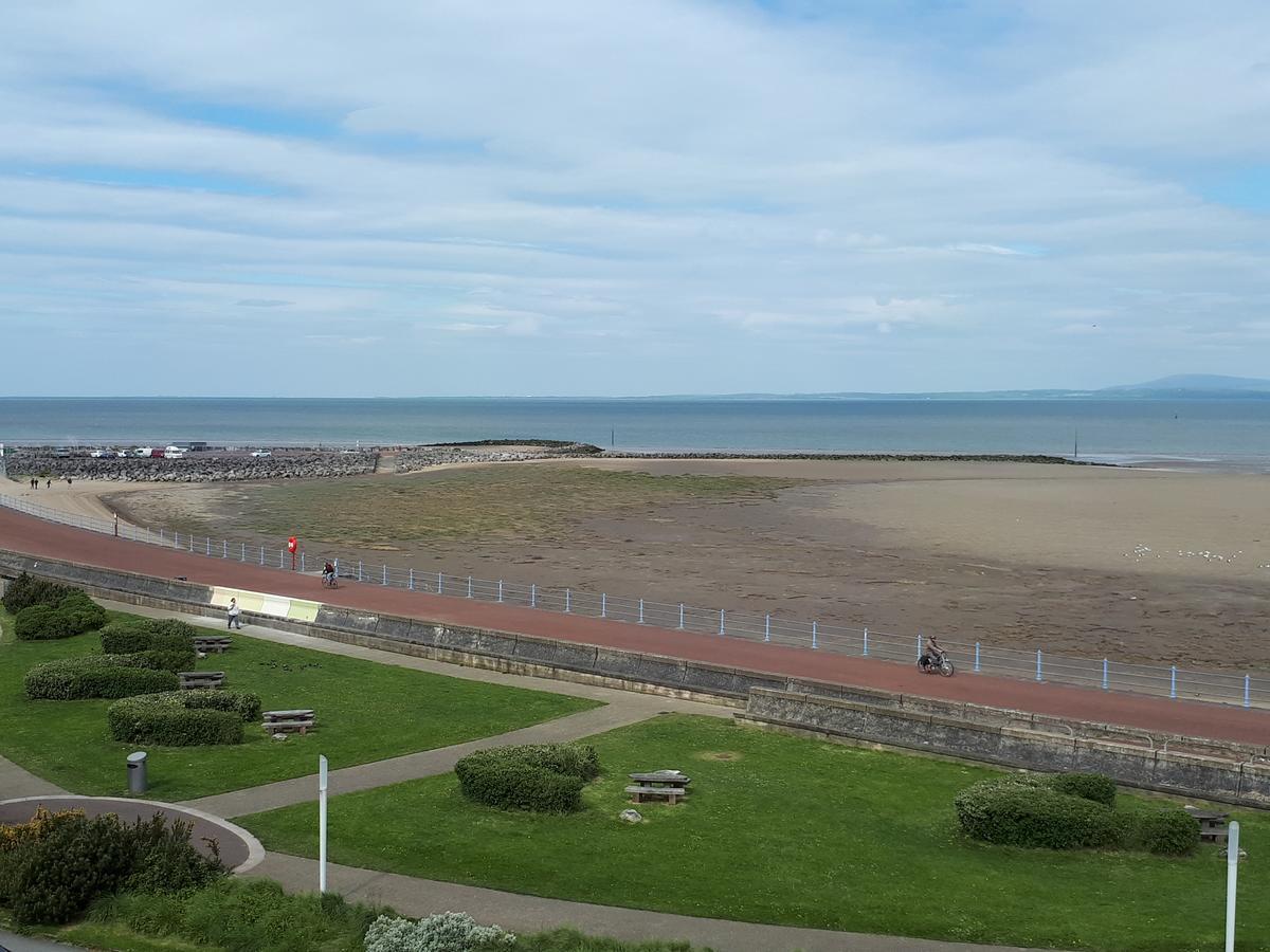Hotel Balmoral à Morecambe Extérieur photo