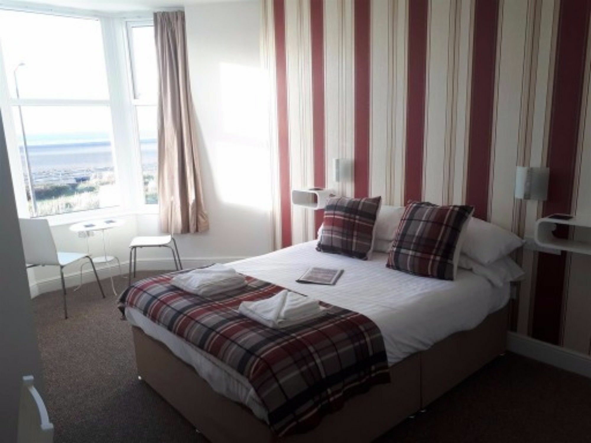 Hotel Balmoral à Morecambe Extérieur photo